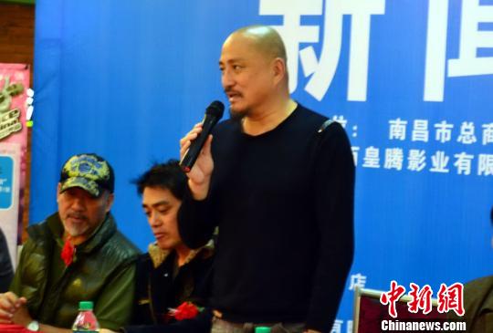香港著名影星汤镇业呼吁公众投身慈善事业。王娇摄