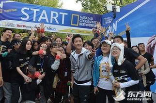 韩庚领跑世界地球日 与千名跑者一起爱地球[图]