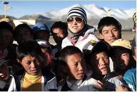 郝蕾参与“梦想计划”赴西藏考察儿童艺术教育