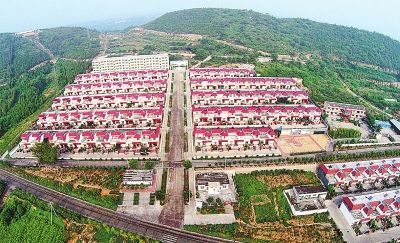 禹州市文殊镇陈南村房前屋后鸟语花香,成了居民宜居的乐园.