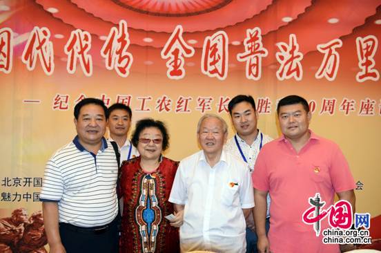3第一排右起：吴润泽、谢飘、徐文惠、陈茂田在现场。