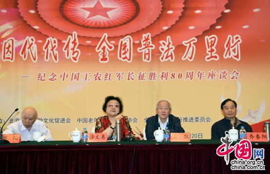 2左起：邹瑜、徐文惠、谢飘、乔泰阳在现场。